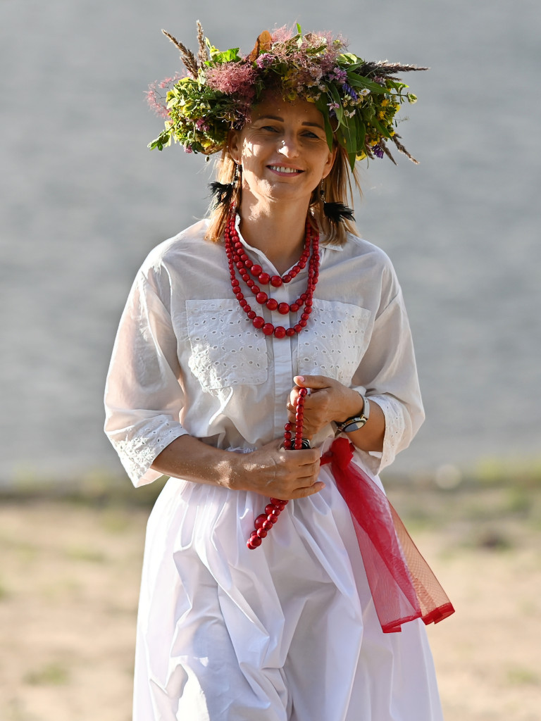 Dziewczęta z wiankami i skoki przez ogień nad Zalewem [ZDJĘCIA]