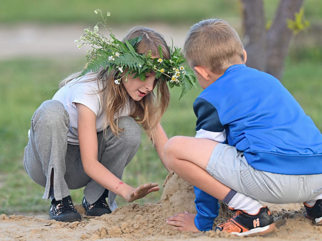 Dziewczęta z wiankami i skoki przez ogień nad Zalewem [ZDJĘCIA]