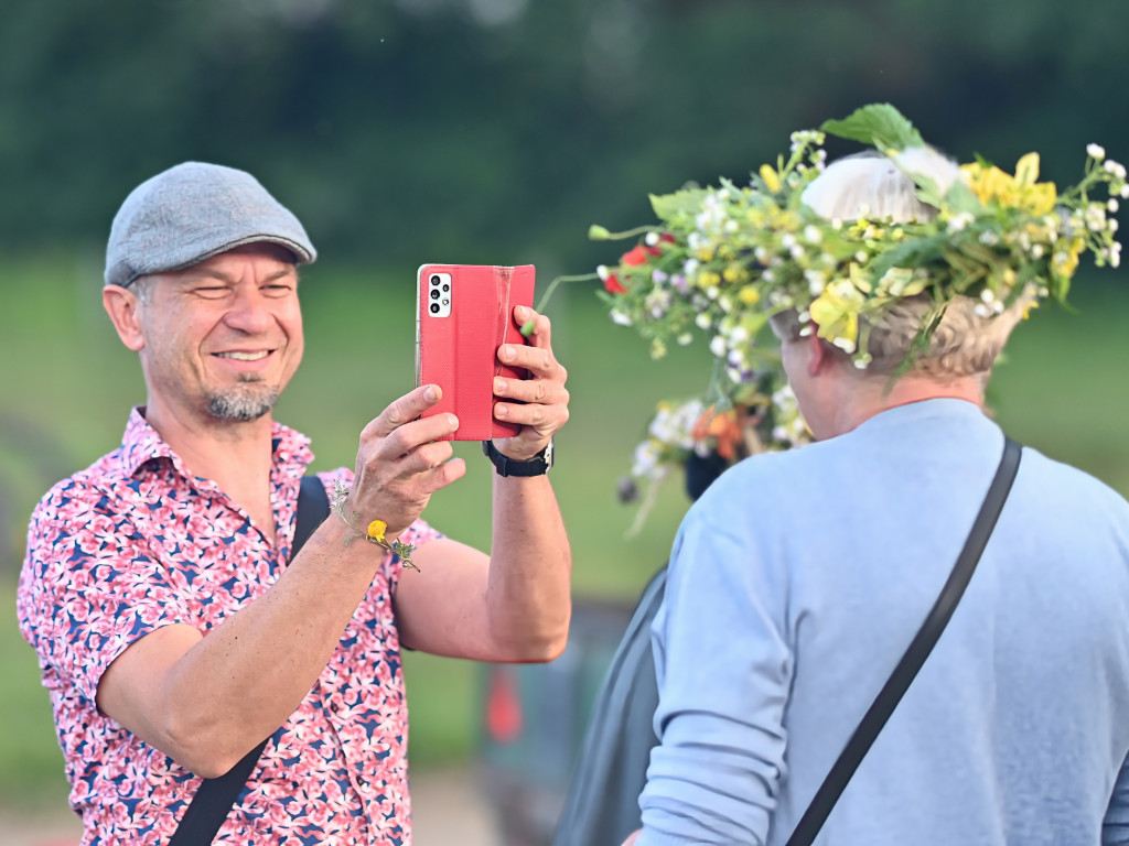 Dziewczęta z wiankami i skoki przez ogień nad Zalewem [ZDJĘCIA]