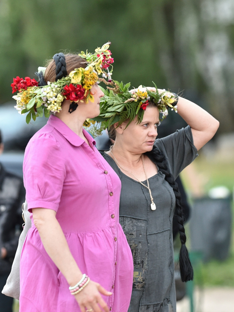 Dziewczęta z wiankami i skoki przez ogień nad Zalewem [ZDJĘCIA]