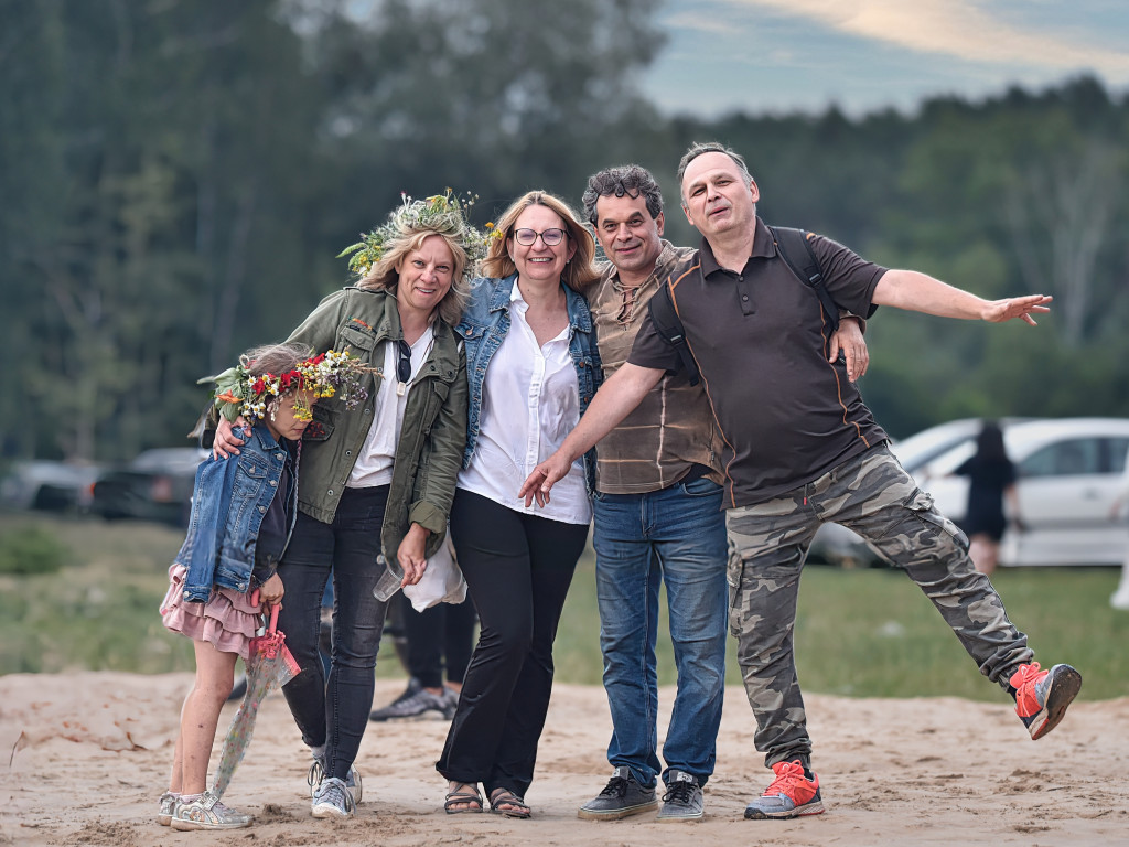 Dziewczęta z wiankami i skoki przez ogień nad Zalewem [ZDJĘCIA]
