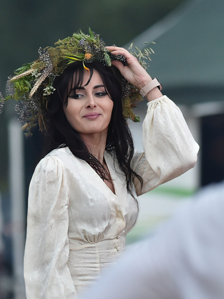 Dziewczęta z wiankami i skoki przez ogień nad Zalewem [ZDJĘCIA]