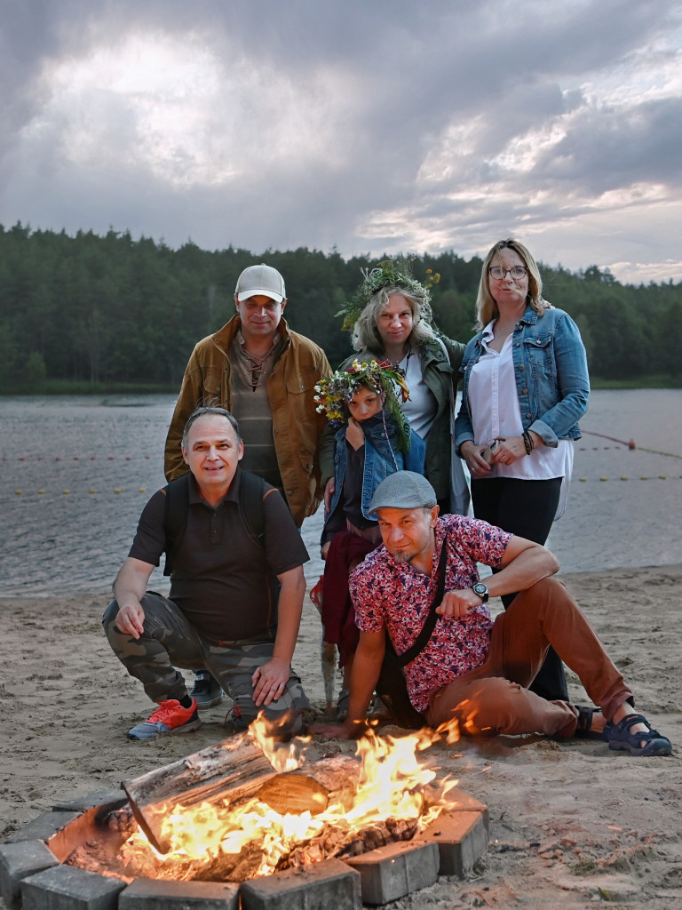 Dziewczęta z wiankami i skoki przez ogień nad Zalewem [ZDJĘCIA]