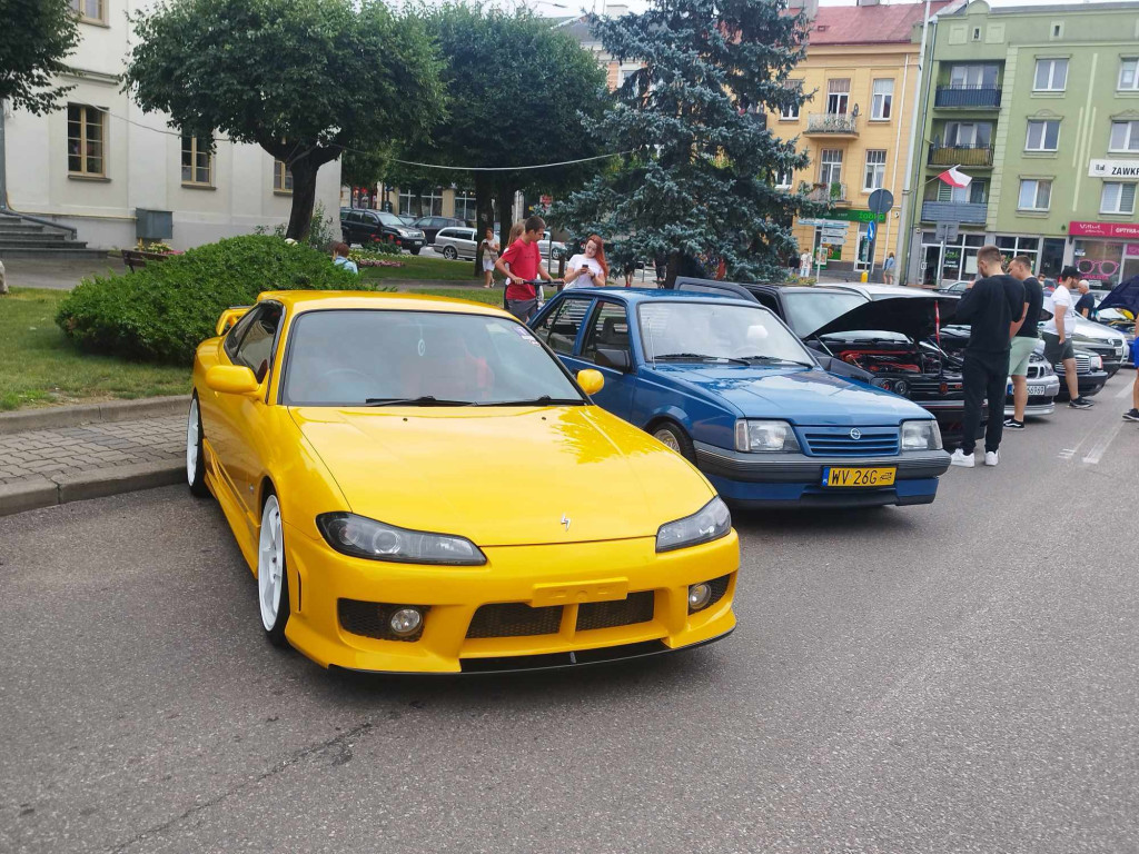 Jarmark Wojciechowy i pokaz niezwykłych samochodów