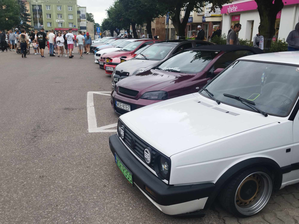 Jarmark Wojciechowy i pokaz niezwykłych samochodów