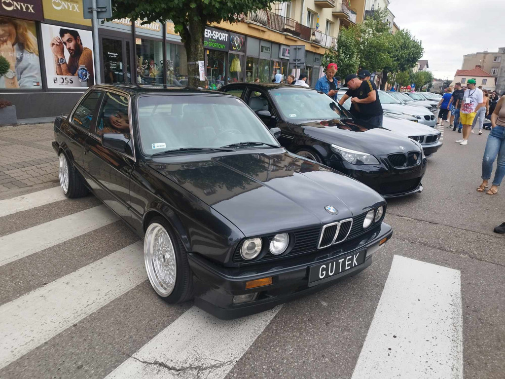 Jarmark Wojciechowy i pokaz niezwykłych samochodów