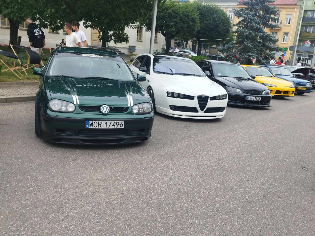 Jarmark Wojciechowy i pokaz niezwykłych samochodów