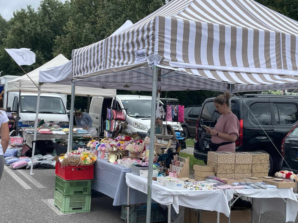 Jarmark Wojciechowy i pokaz niezwykłych samochodów