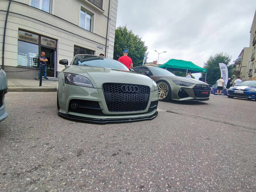 Jarmark Wojciechowy i pokaz niezwykłych samochodów