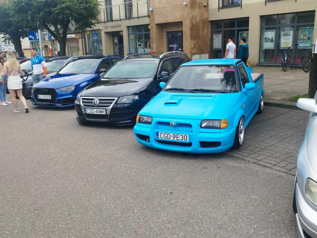 Jarmark Wojciechowy i pokaz niezwykłych samochodów