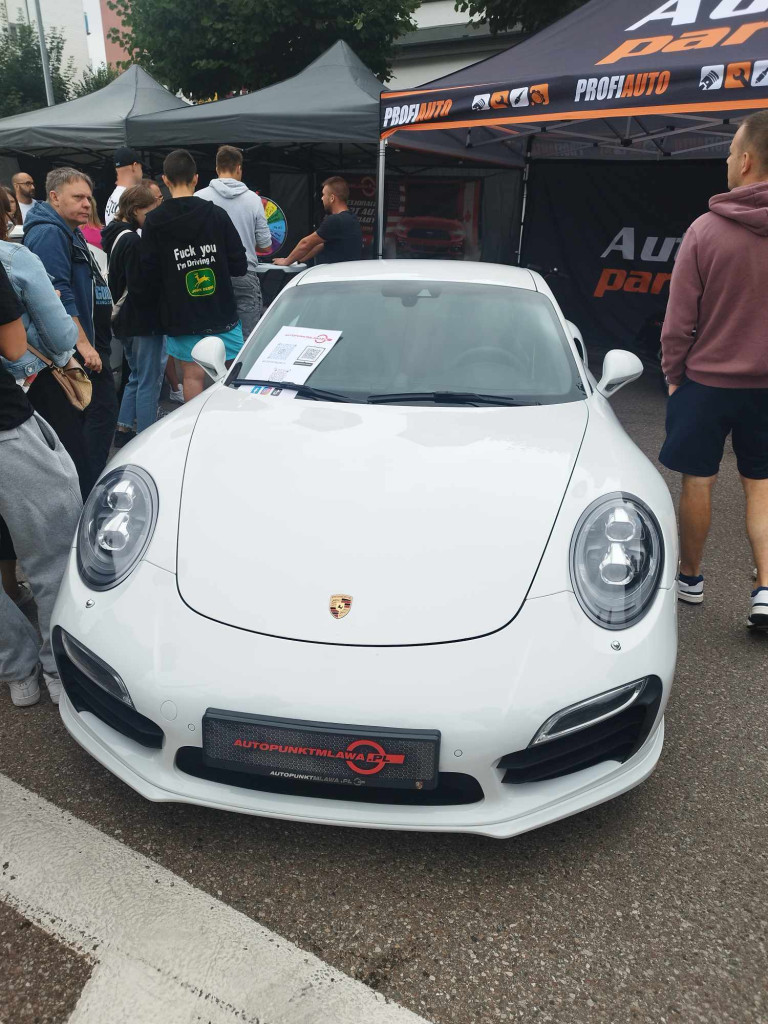 Jarmark Wojciechowy i pokaz niezwykłych samochodów