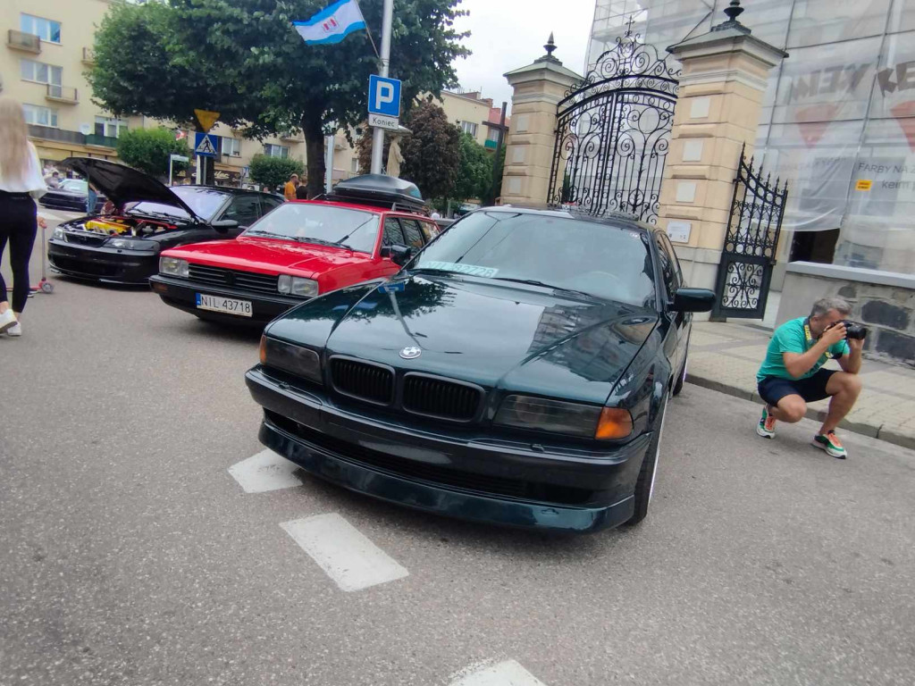 Jarmark Wojciechowy i pokaz niezwykłych samochodów