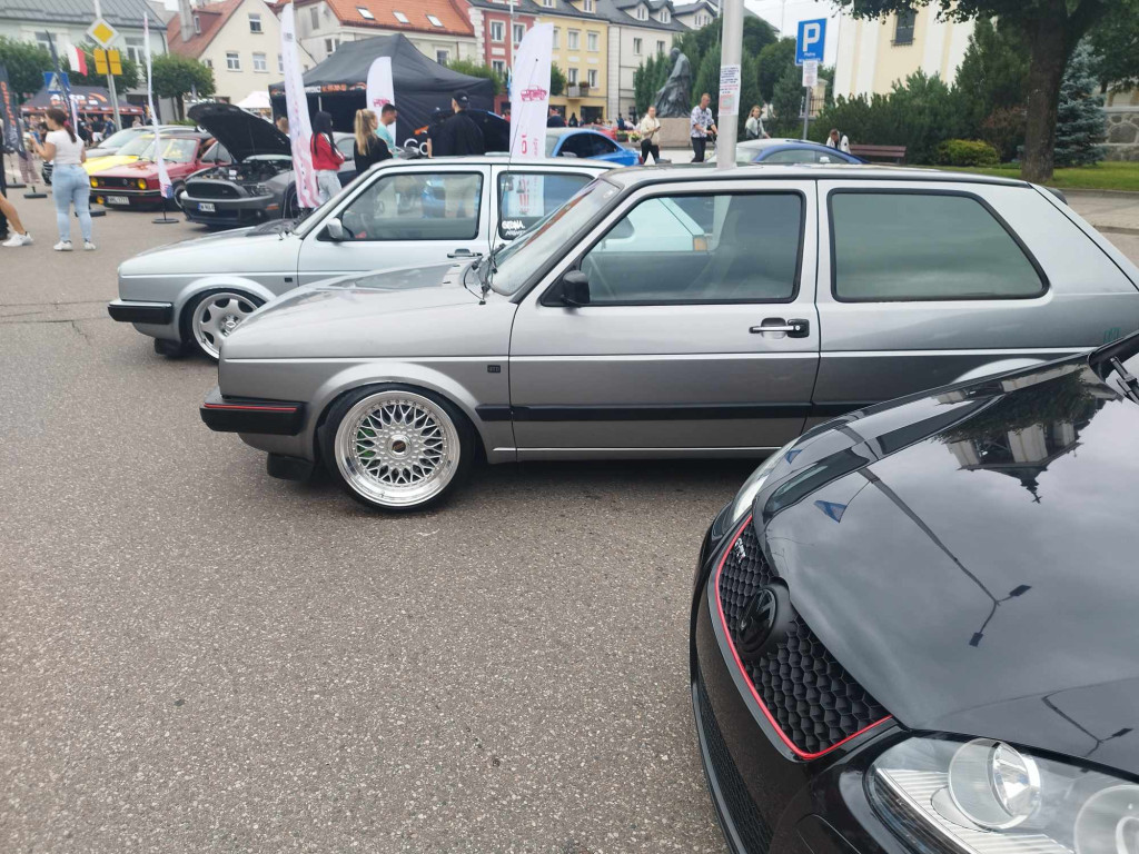 Jarmark Wojciechowy i pokaz niezwykłych samochodów