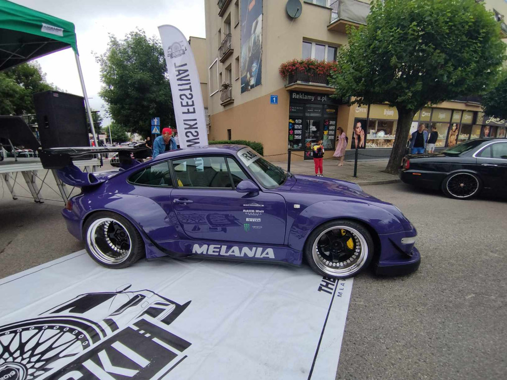 Jarmark Wojciechowy i pokaz niezwykłych samochodów