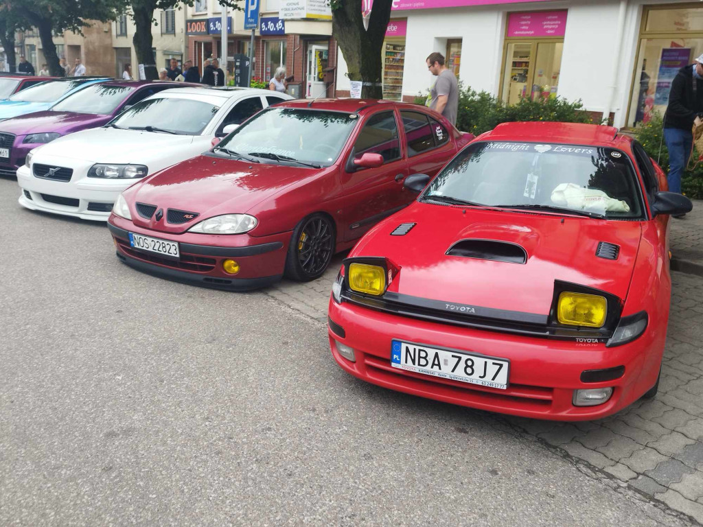 Jarmark Wojciechowy i pokaz niezwykłych samochodów