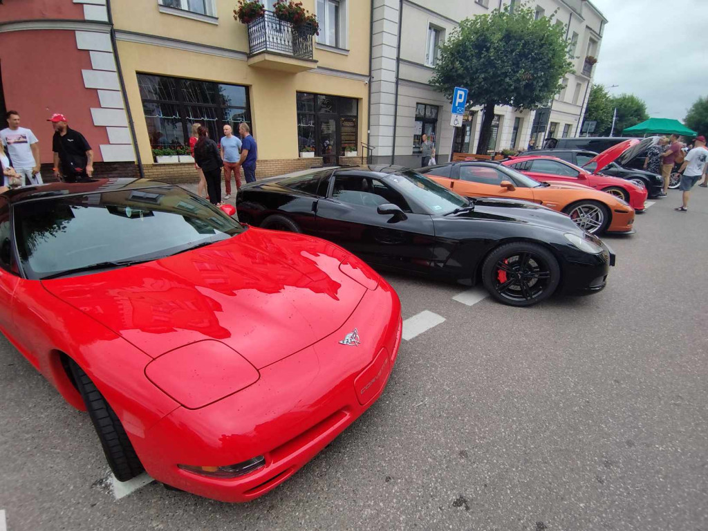 Jarmark Wojciechowy i pokaz niezwykłych samochodów