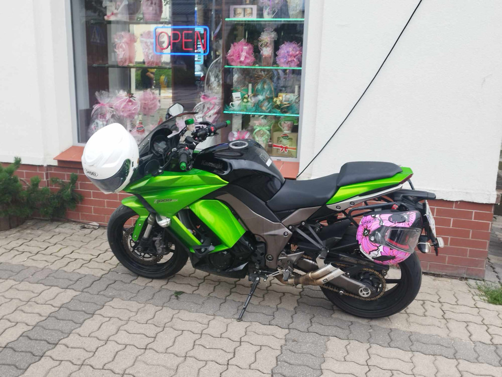 Jarmark Wojciechowy i pokaz niezwykłych samochodów