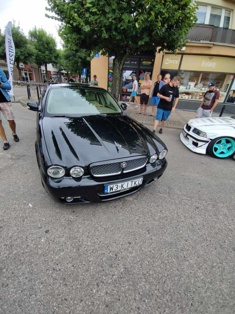 Jarmark Wojciechowy i pokaz niezwykłych samochodów