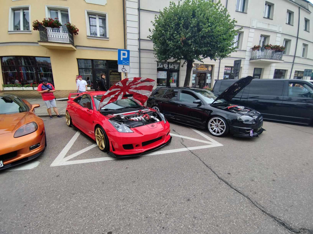 Jarmark Wojciechowy i pokaz niezwykłych samochodów