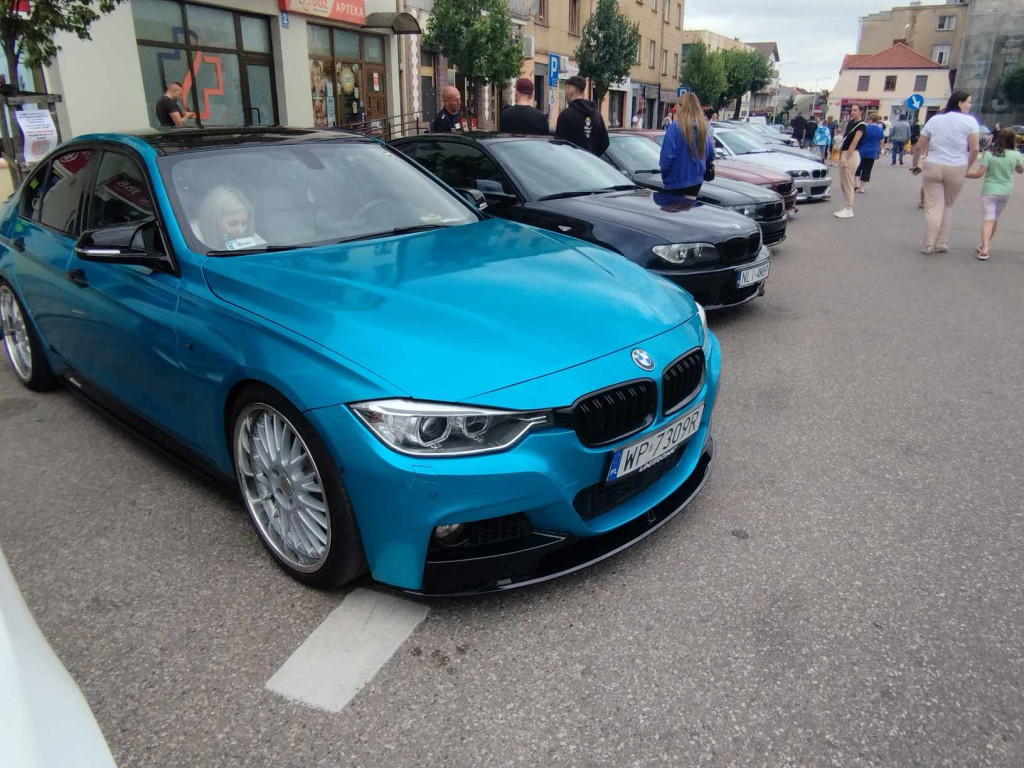 Jarmark Wojciechowy i pokaz niezwykłych samochodów