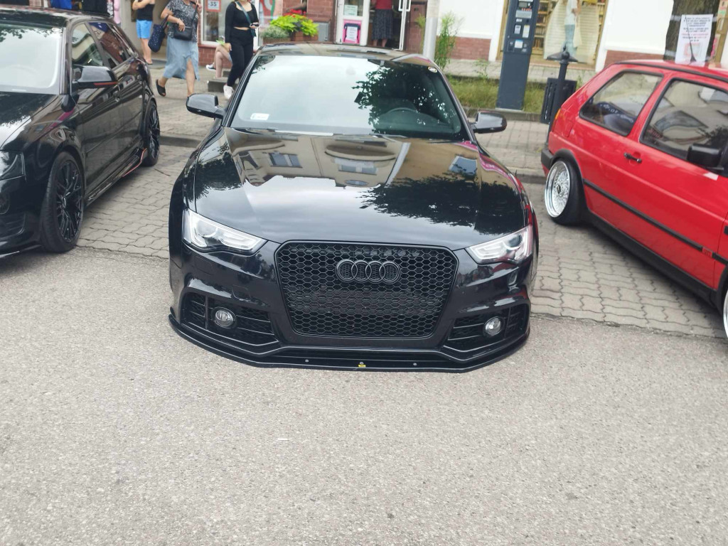 Jarmark Wojciechowy i pokaz niezwykłych samochodów