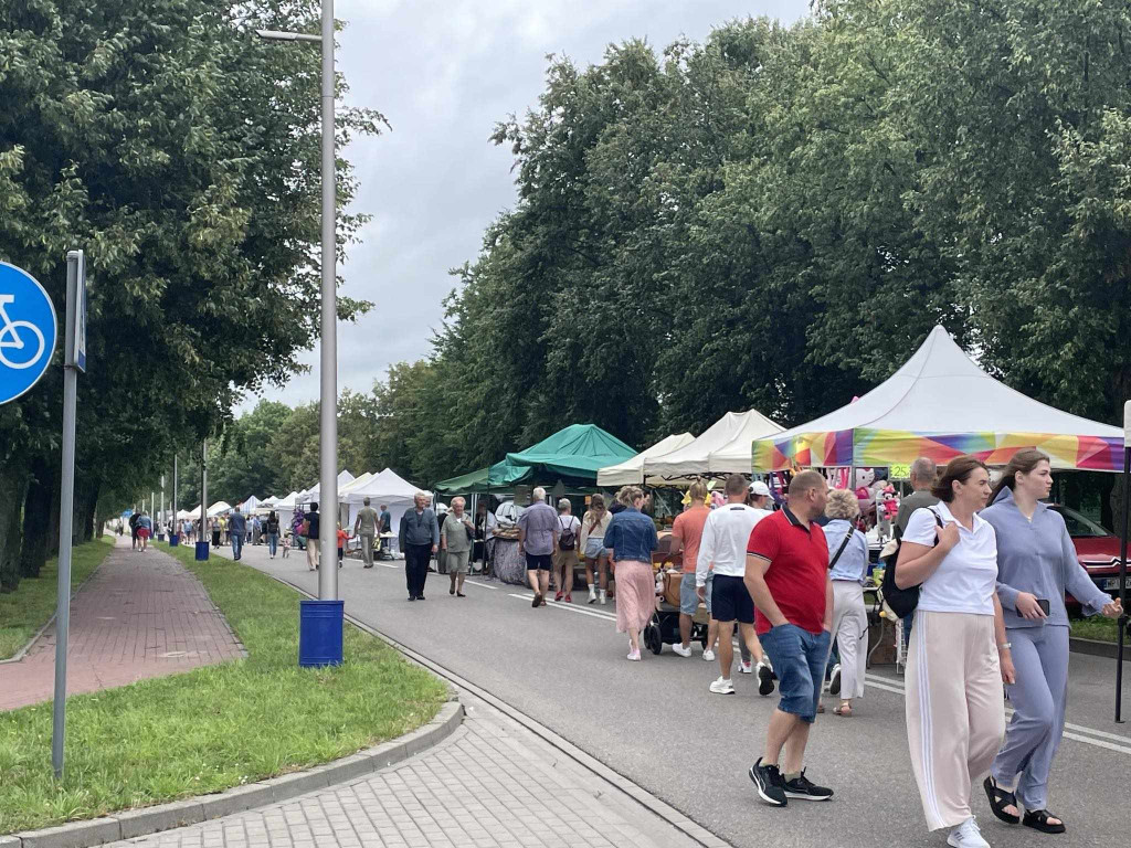 Jarmark Wojciechowy i pokaz niezwykłych samochodów