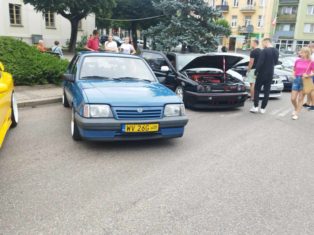 Jarmark Wojciechowy i pokaz niezwykłych samochodów