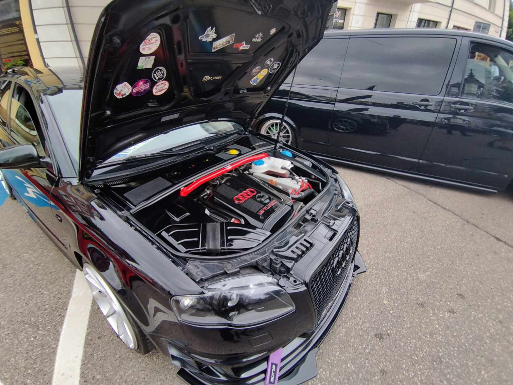 Jarmark Wojciechowy i pokaz niezwykłych samochodów