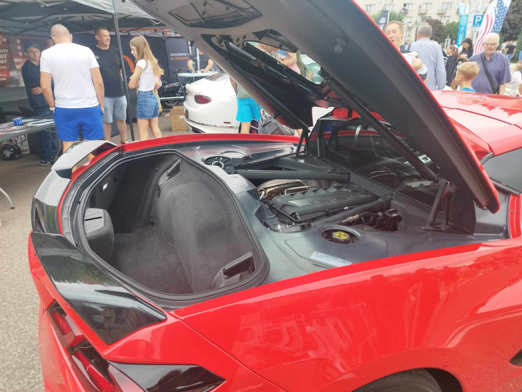 Jarmark Wojciechowy i pokaz niezwykłych samochodów