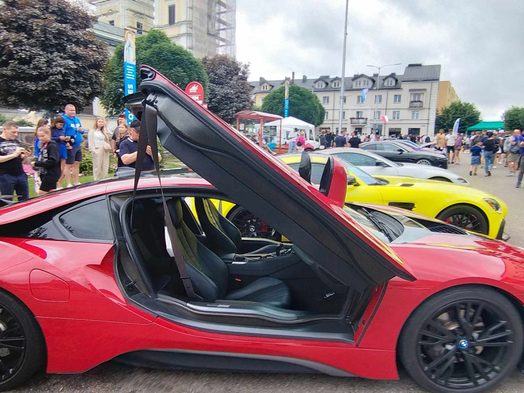 Jarmark Wojciechowy i pokaz niezwykłych samochodów