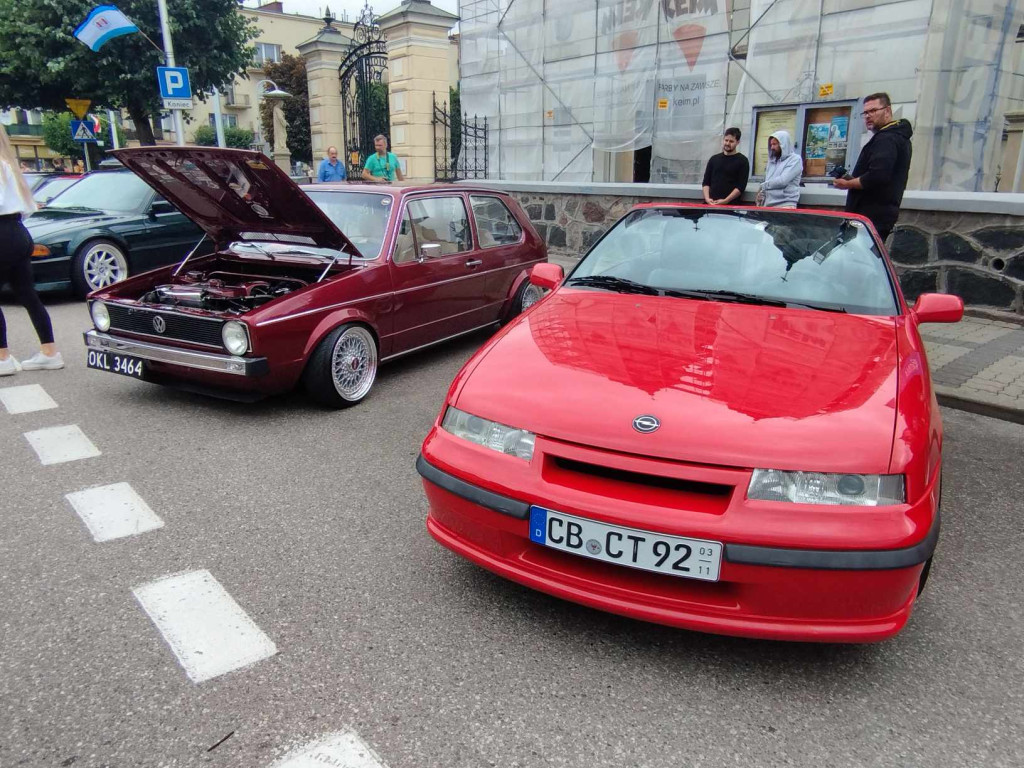 Jarmark Wojciechowy i pokaz niezwykłych samochodów