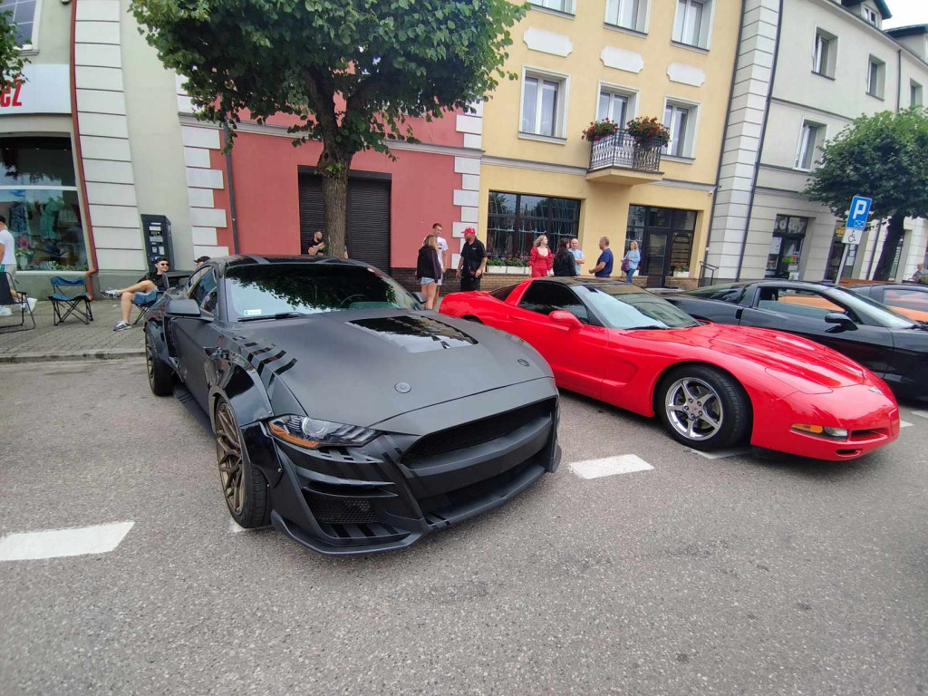 Jarmark Wojciechowy i pokaz niezwykłych samochodów