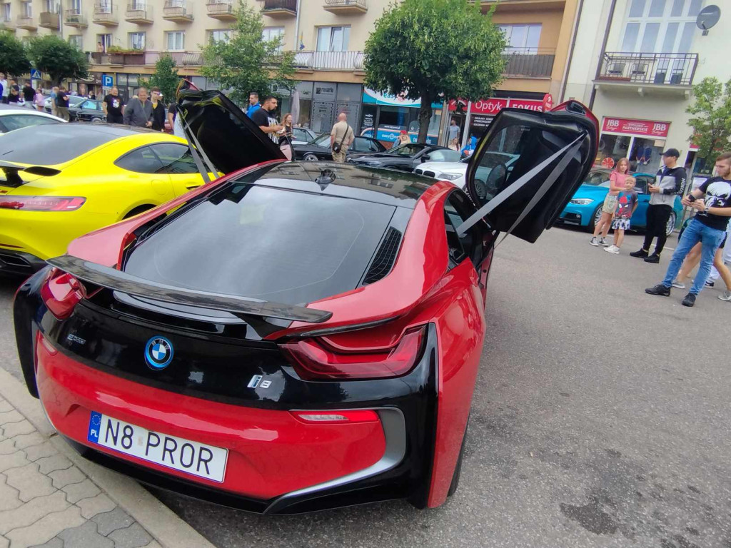 Jarmark Wojciechowy i pokaz niezwykłych samochodów