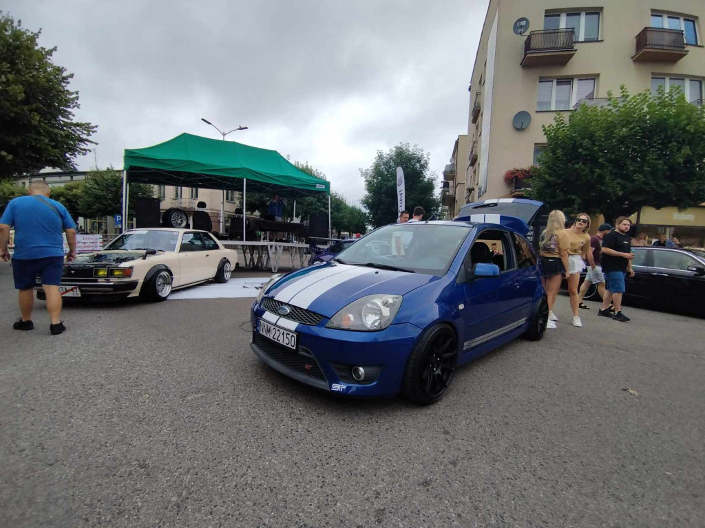 Jarmark Wojciechowy i pokaz niezwykłych samochodów