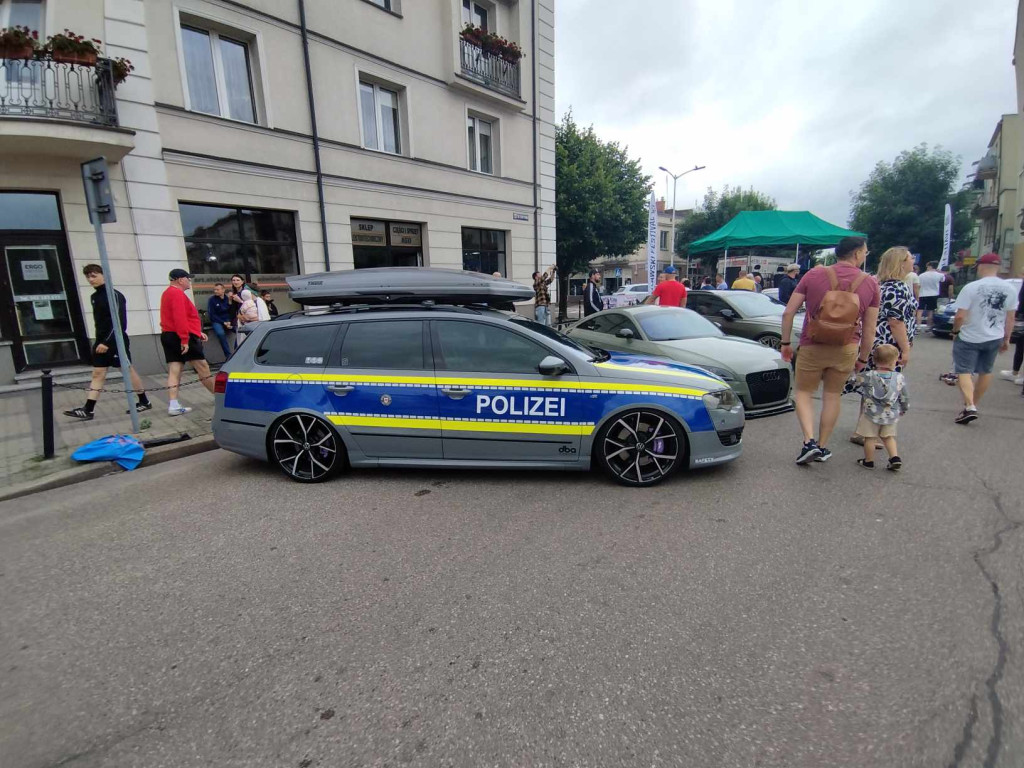 Jarmark Wojciechowy i pokaz niezwykłych samochodów