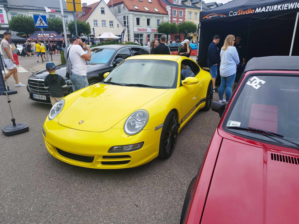 Jarmark Wojciechowy i pokaz niezwykłych samochodów