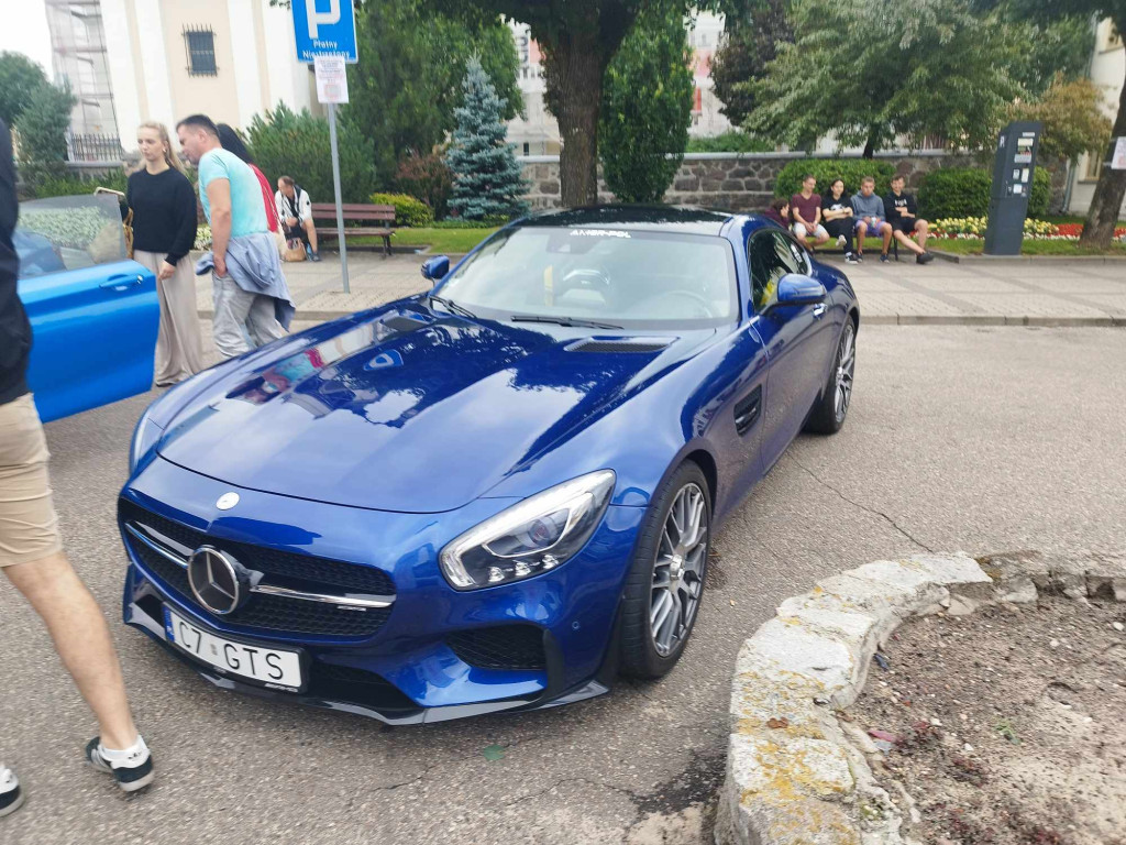 Jarmark Wojciechowy i pokaz niezwykłych samochodów