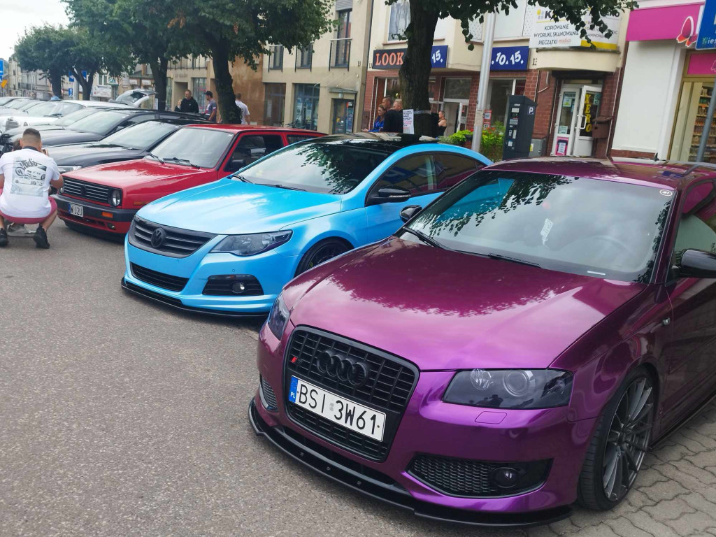 Jarmark Wojciechowy i pokaz niezwykłych samochodów