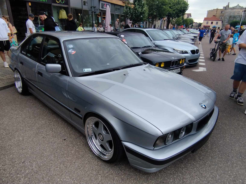 Jarmark Wojciechowy i pokaz niezwykłych samochodów