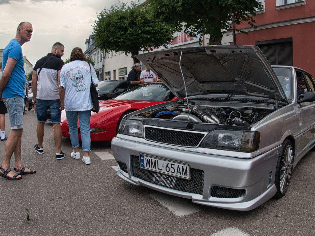 W centrum Mławy najlepsze auta tuningowe z całej Polski