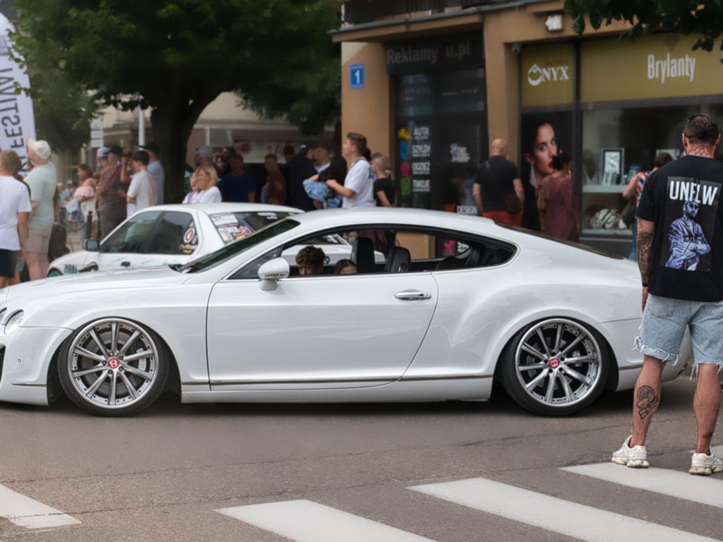 W centrum Mławy najlepsze auta tuningowe z całej Polski