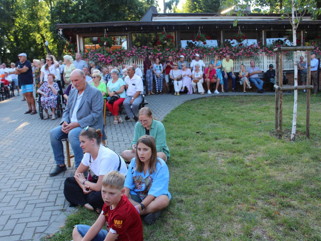 Publiczność gorąco oklaskiwała Warszawską Orkiestrę Sentymentalną