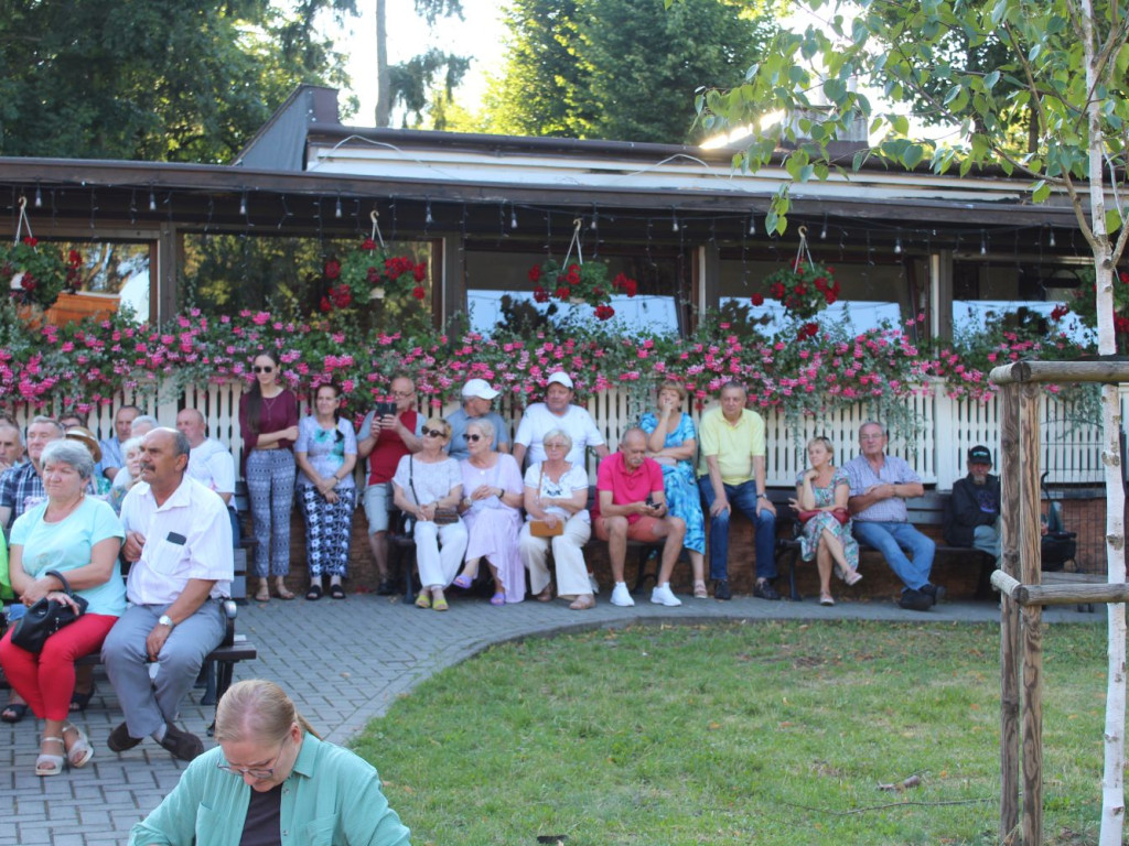Publiczność gorąco oklaskiwała Warszawską Orkiestrę Sentymentalną