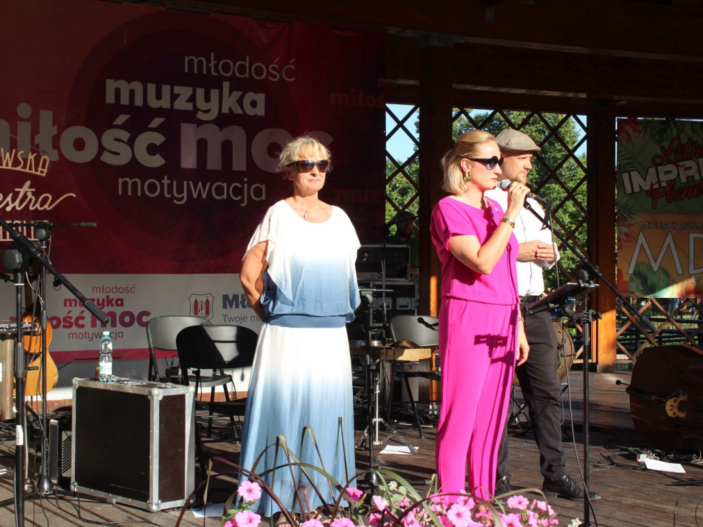 Publiczność gorąco oklaskiwała Warszawską Orkiestrę Sentymentalną