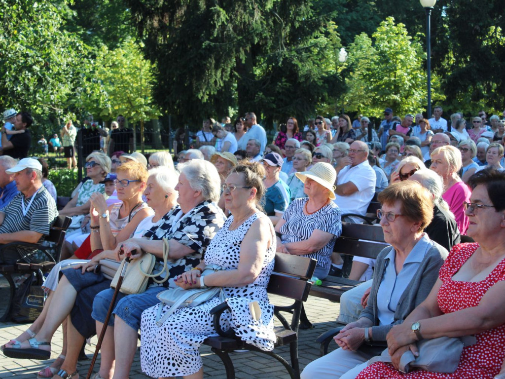Publiczność gorąco oklaskiwała Warszawską Orkiestrę Sentymentalną