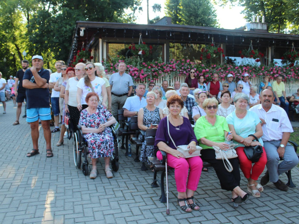 Publiczność gorąco oklaskiwała Warszawską Orkiestrę Sentymentalną