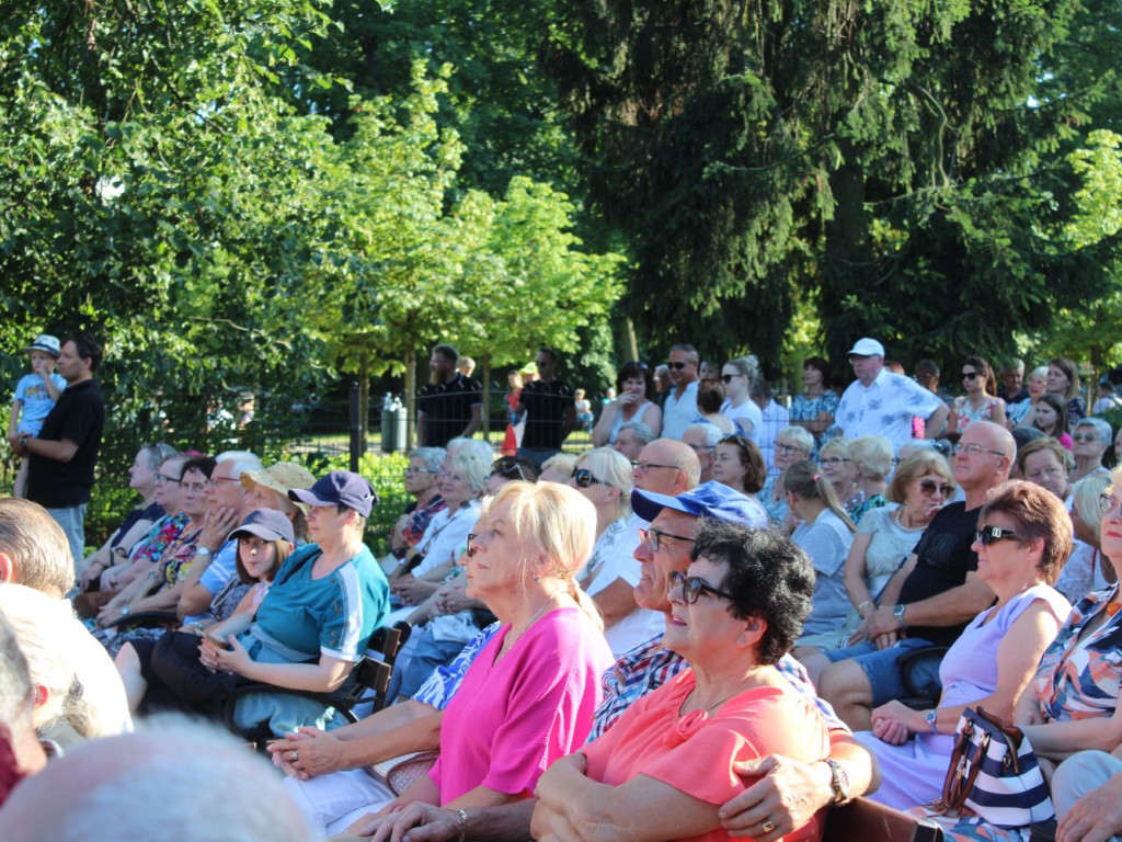 Publiczność gorąco oklaskiwała Warszawską Orkiestrę Sentymentalną