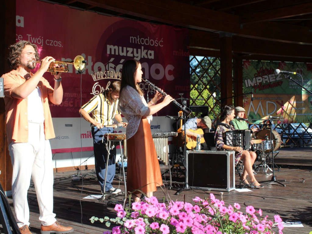 Publiczność gorąco oklaskiwała Warszawską Orkiestrę Sentymentalną