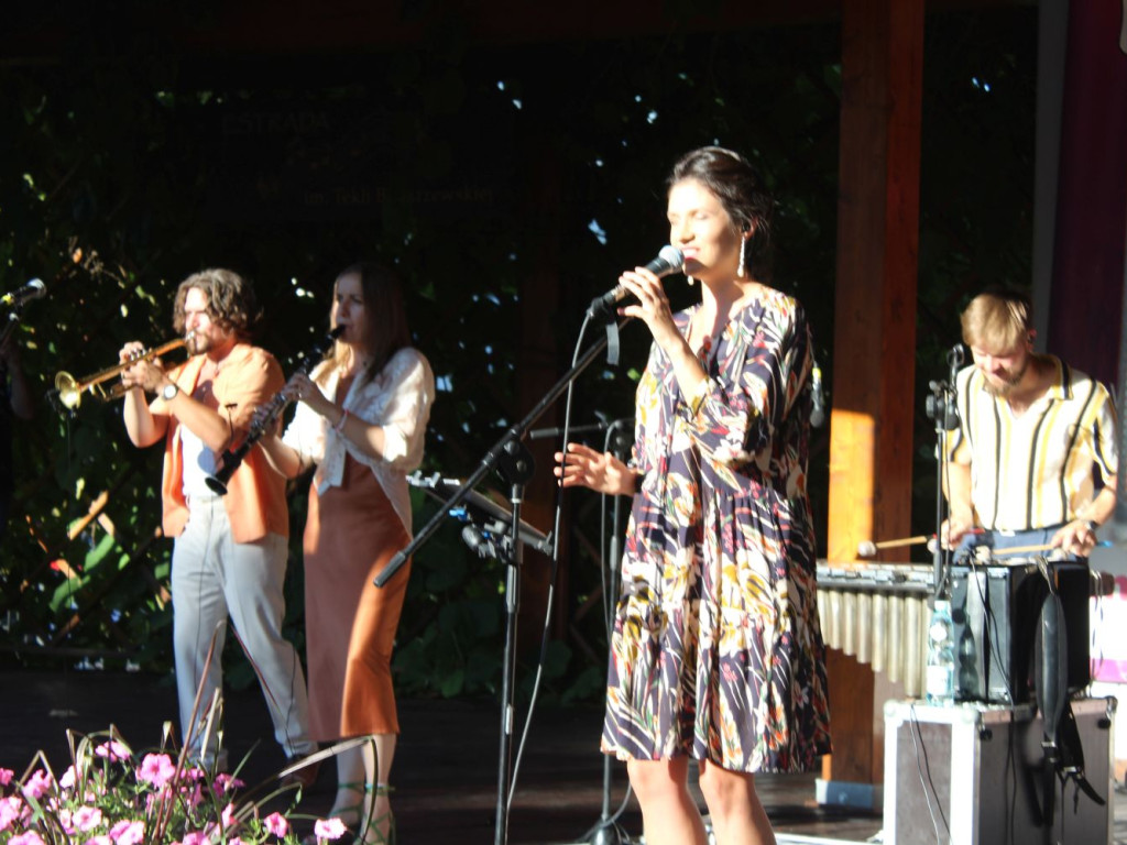 Publiczność gorąco oklaskiwała Warszawską Orkiestrę Sentymentalną