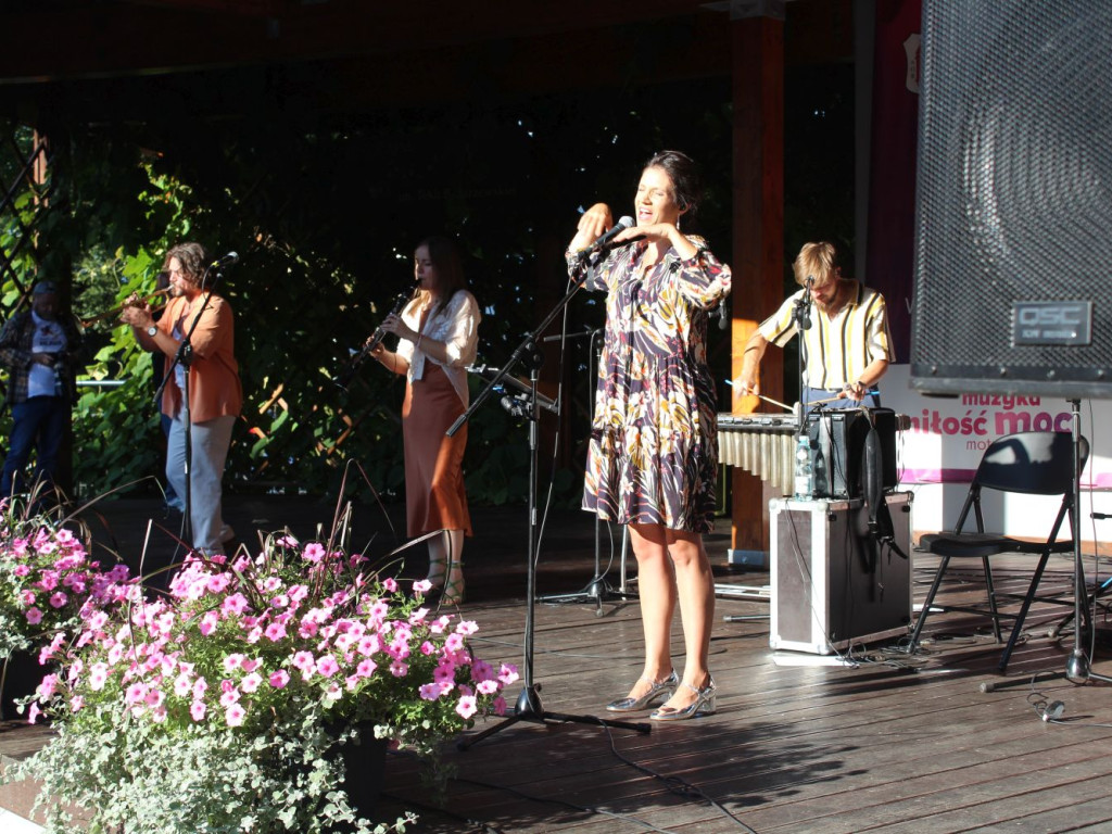 Publiczność gorąco oklaskiwała Warszawską Orkiestrę Sentymentalną